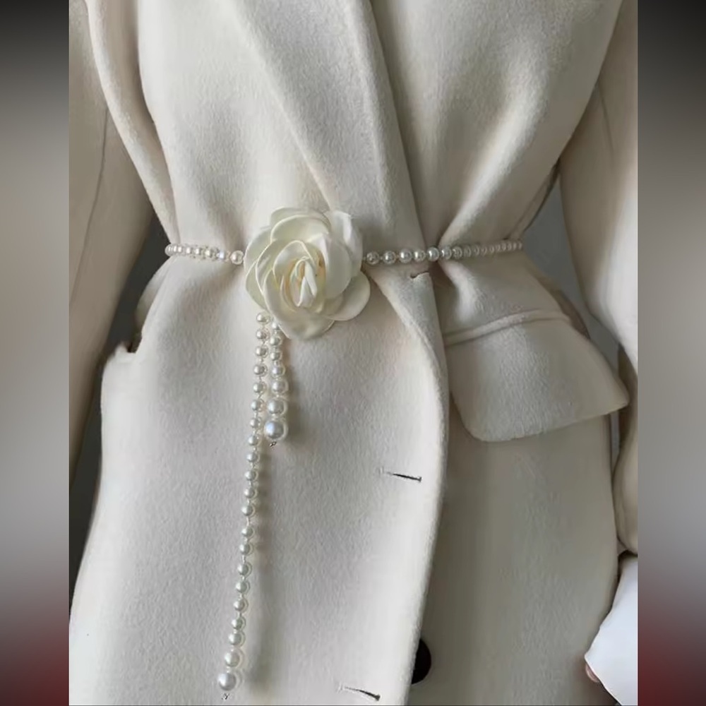 White Rose Vintage Romantic Pearl Belt - Picture 3 of 15
